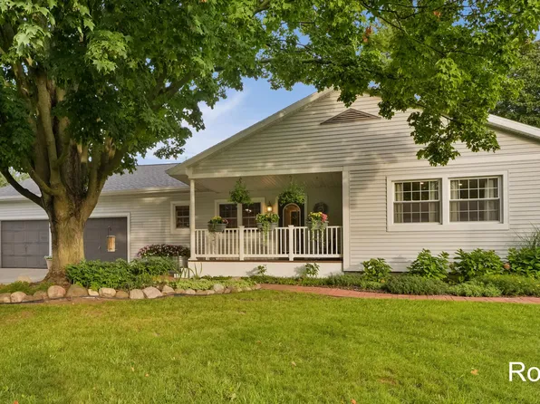 631 Evergreen St, Jenison, MI 49428