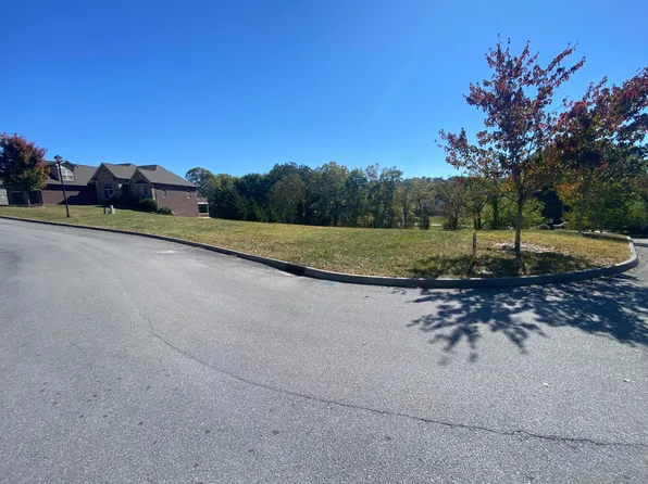 1044 Addison Ct, Piney Flats, TN 37686