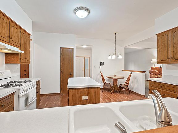 5th image of 17709 Valerie Ct