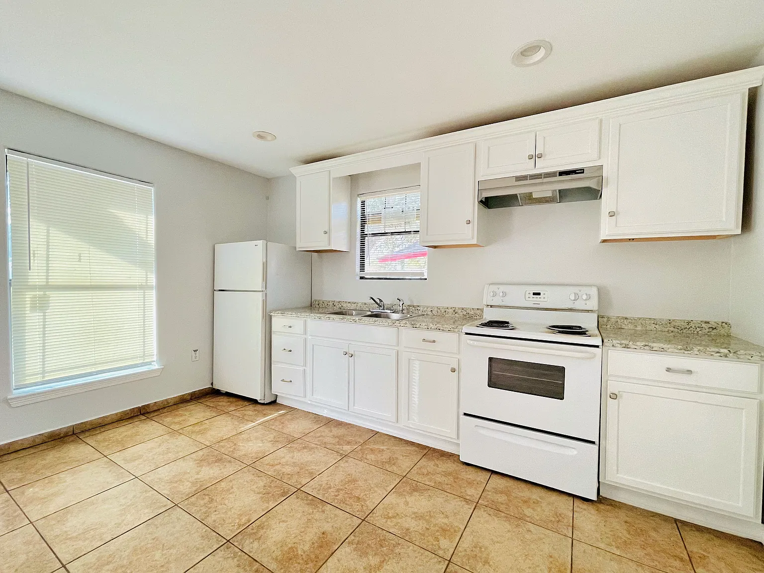 220 5th St — Photo 2