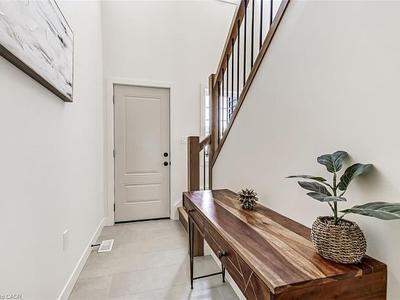2nd image of 214 William St