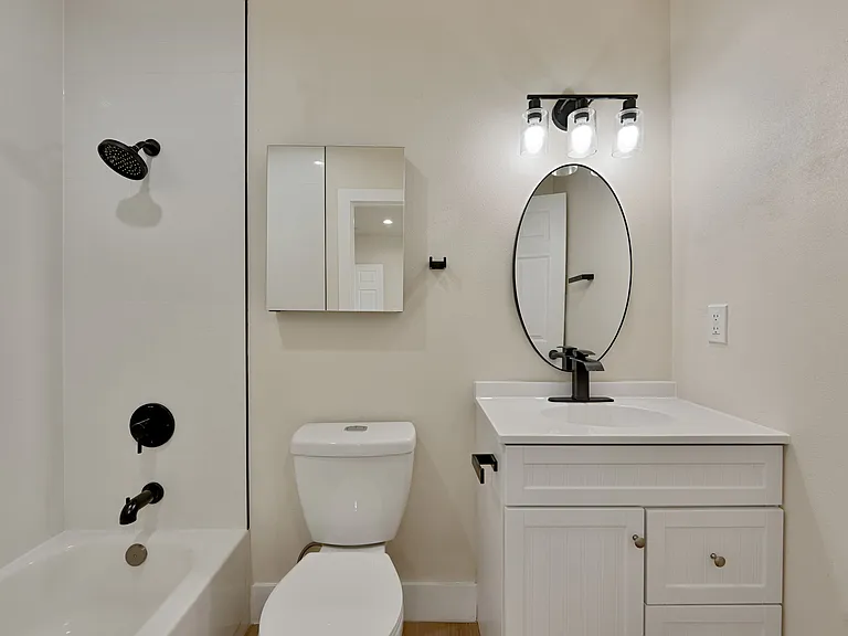 230 N Burlington Ave #1/2 — Photo 10