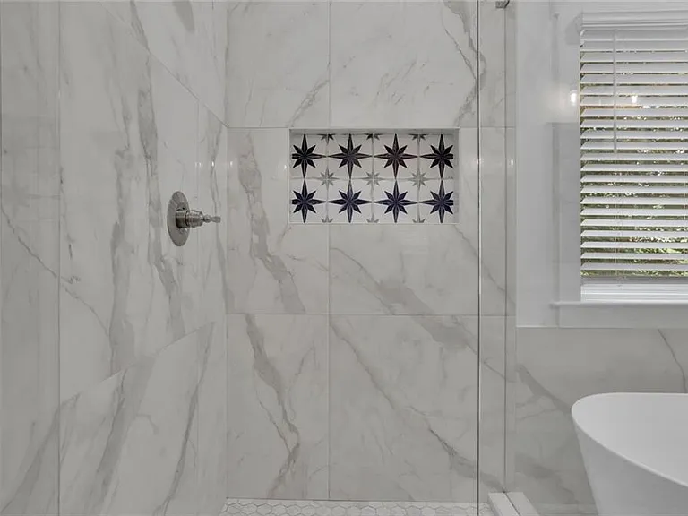 6181 Shoreland Cir — Photo 37