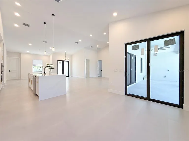 14671 Lillian Cir — Photo 44