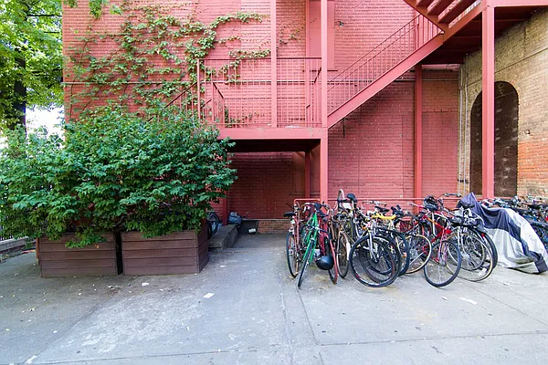 Rented by Nooklyn NYC LLC | media 41