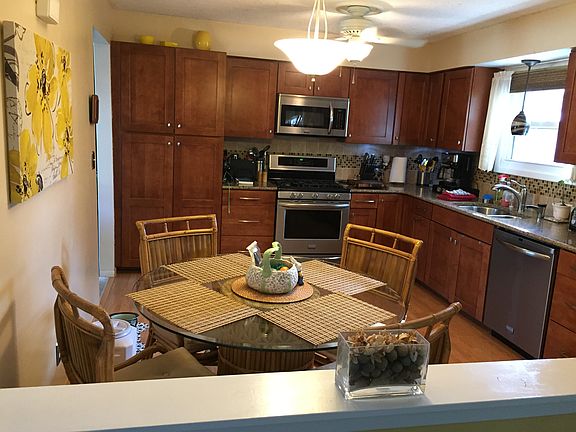 eat-in kitchen 12' x 10'