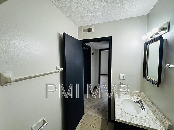 3rd image of 828 Whitethorne Ave Unit 828