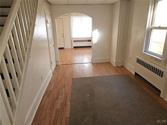 2nd image of 232 W Kline Ave