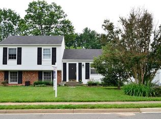 12721 Pinecrest Rd, Herndon, VA 20171