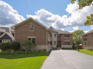 3725 Countryside Ln, Glenview, IL