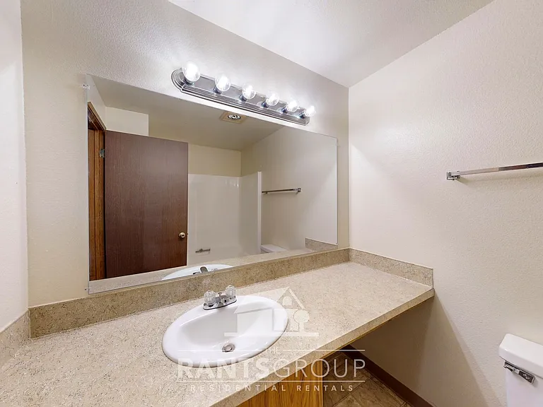 Lovely, wooded 2-bedroom apartment with a large private deck and in-unit washer & dryer! — Photo 21