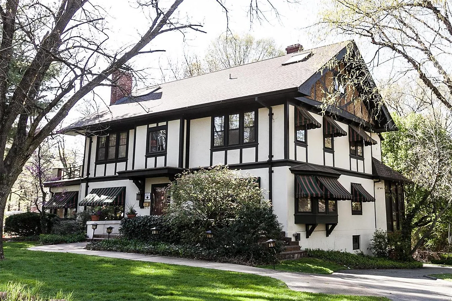 338 Oakwood Ave photo 1
