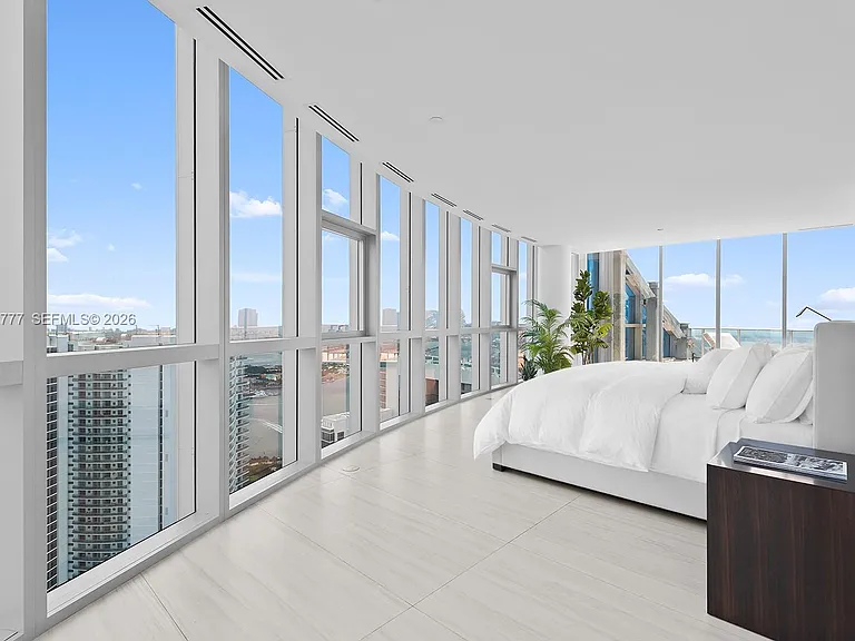 851 NE 1st Ave #Penthouse 5700 — Photo 28