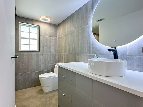 4th image of 218 S Olive St #2101