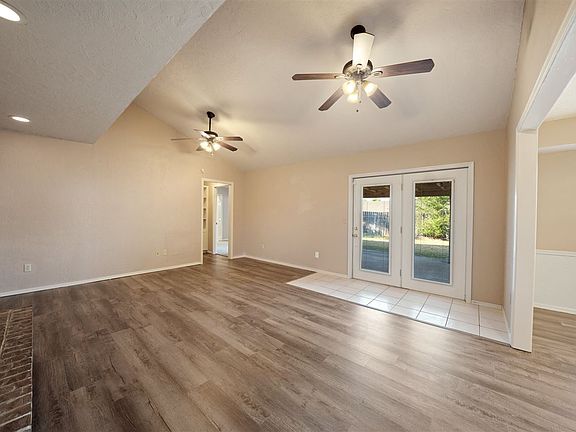3rd image of 6817 NW Willow Creek Dr