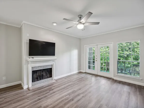 9801 Royal Ln APT 710, Dallas, TX 75231