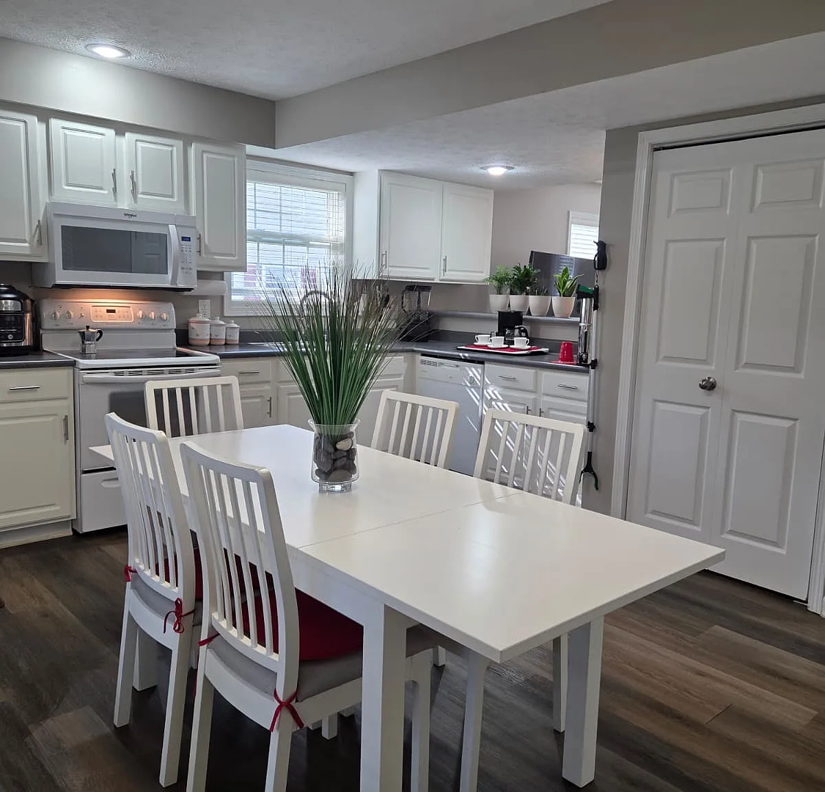 3 bed, 2.5 bath, 1240 sqft, $1,900 — Photo 4