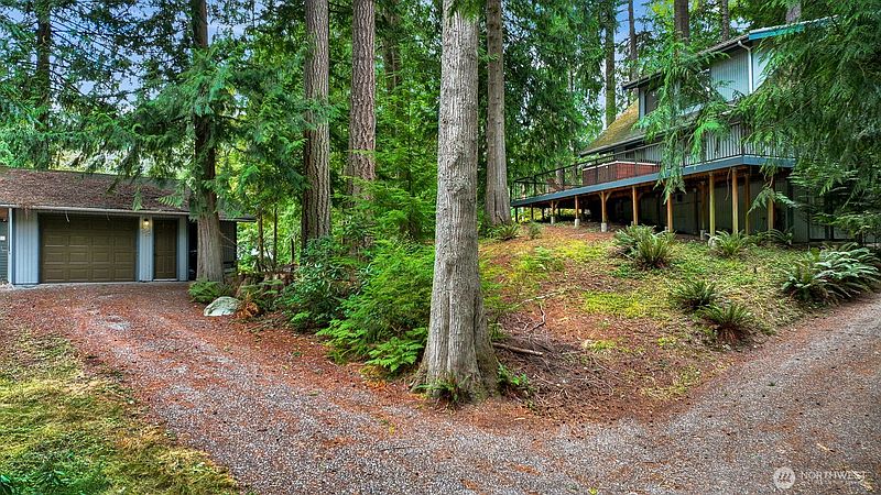 3rd image of 32 Canyon Court