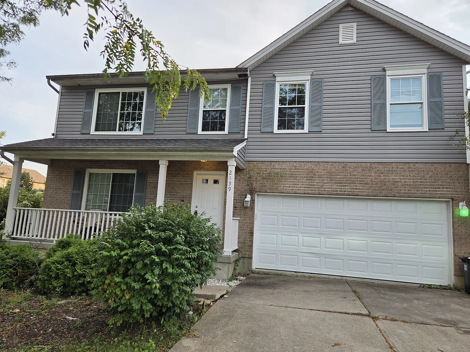 4 bed, 2.5 bath, 2200 sqft, $2,550 — Photo 1