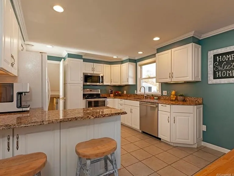 33 Peters Ln — Photo 16