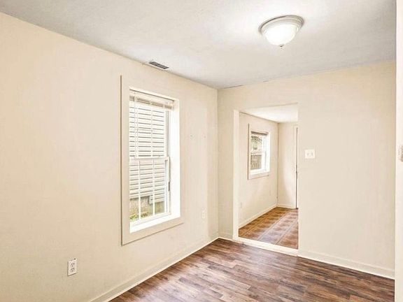 5th image of 439 West Ln