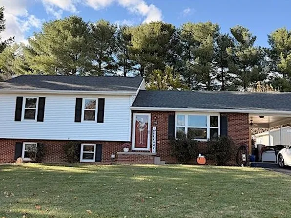 194 Cambridge Dr, Stuarts Draft, VA 24477