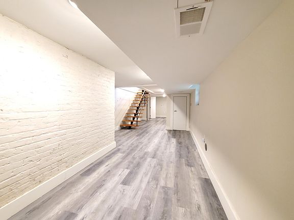 2nd image of 152 Boyd Ave Floor 1