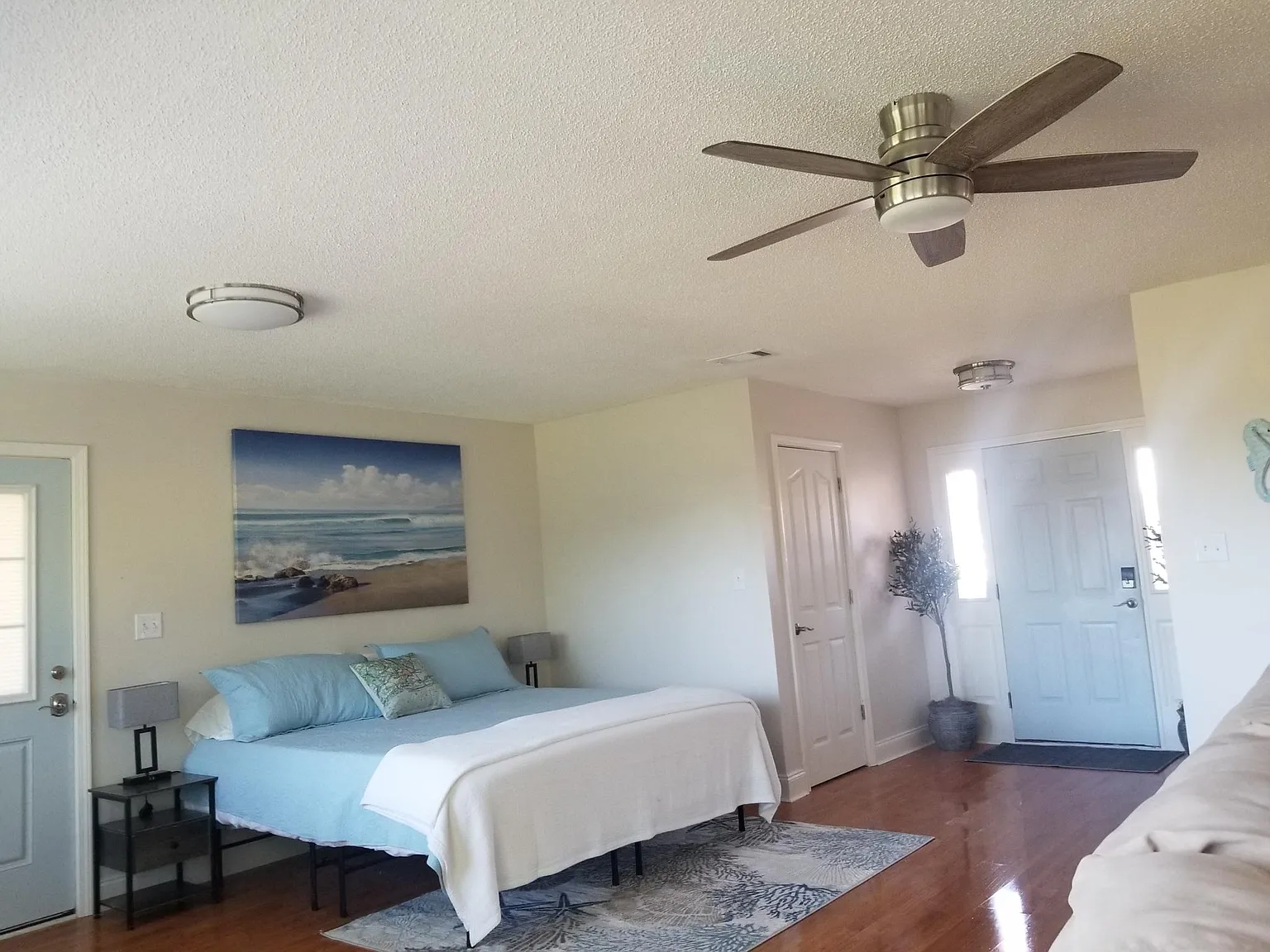 Studio, 1050 sqft, $1,000 — Photo 2