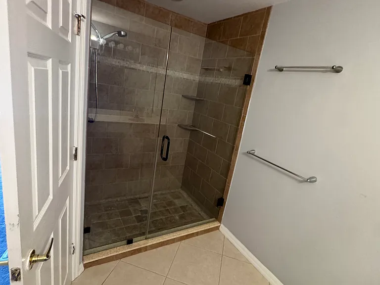 1289 Oxford Ln — Photo 8