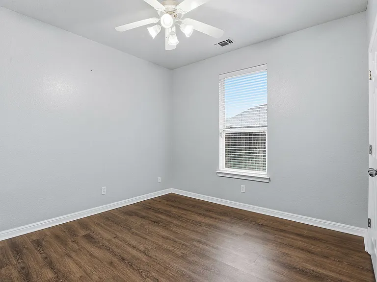 1404 Chaucer Dr — Photo 13