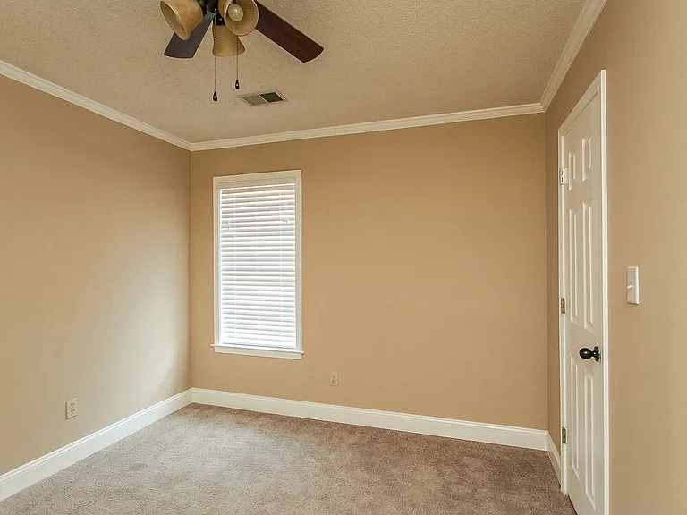 10264 Amanda Dr — Photo 9