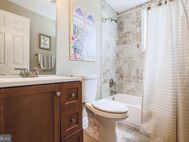 215 Clarendon Ave — Photo 48
