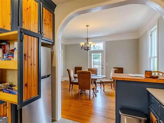 4th image of 204 E 5th Ave