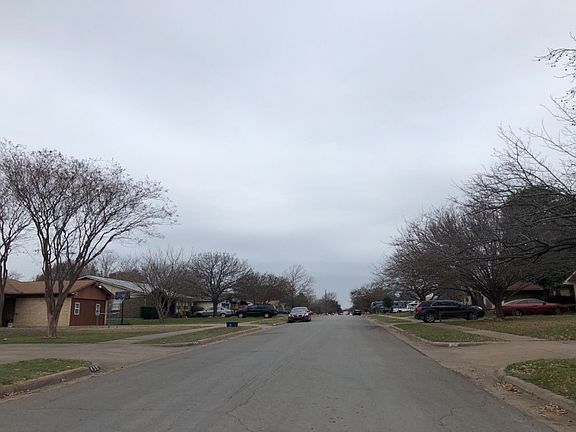 5th image of 447 Magnolia Ln
