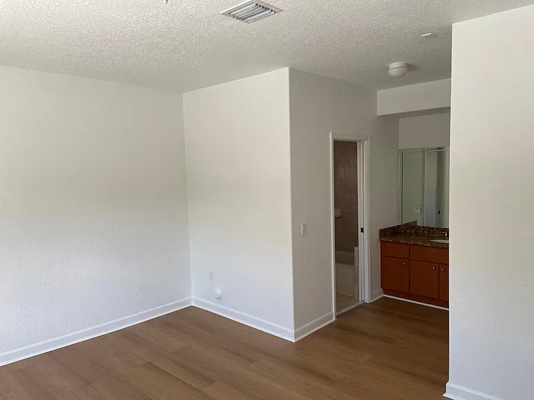 184 Eureka Dr — Photo 12