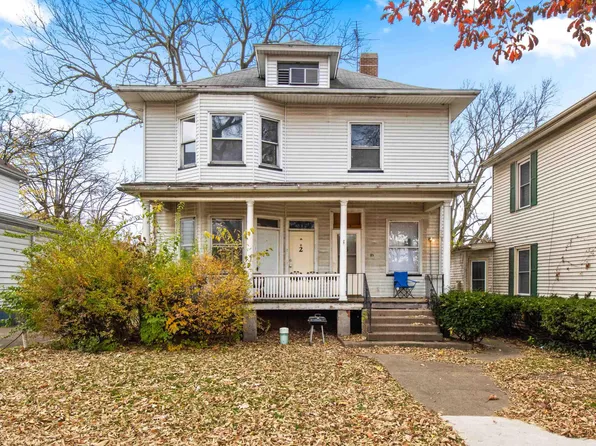 325 S 4th St, Pekin, IL 61554