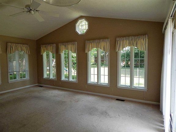4th image of 8208 Sherwood Ct