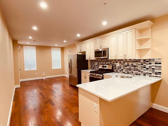 4th image of 755 S 16th St #1