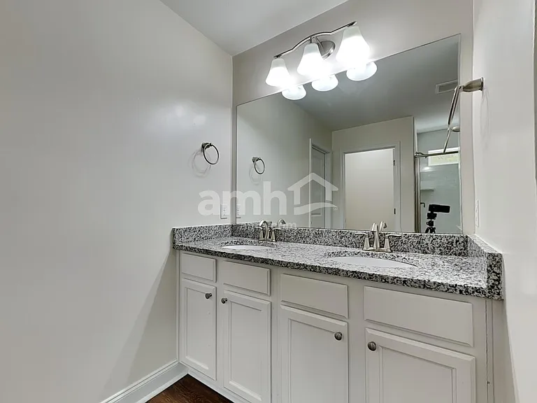 16368 Aubergine Aly — Photo 13
