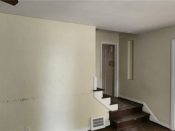 4th image of 16121 Stockbridge Ave