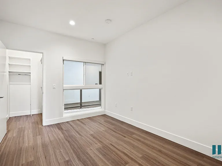 Bedroom with Vinyl Flooring, Walk-In Closet, and Large-Size Windows