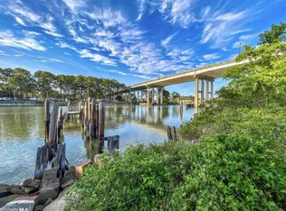 100 Canal Dr E, Gulf Shores, AL 36542