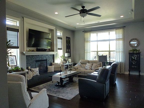 Great room-12' ceilings