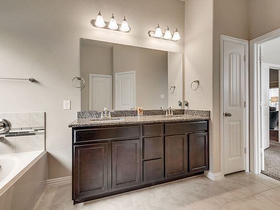 5th image of 2401 Prospect Park Ln