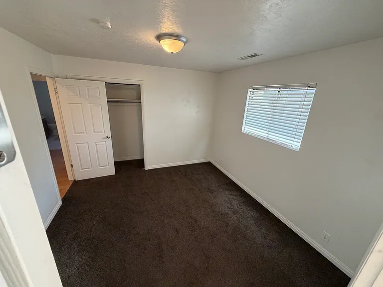 394 S 660 East Cir — Photo 4
