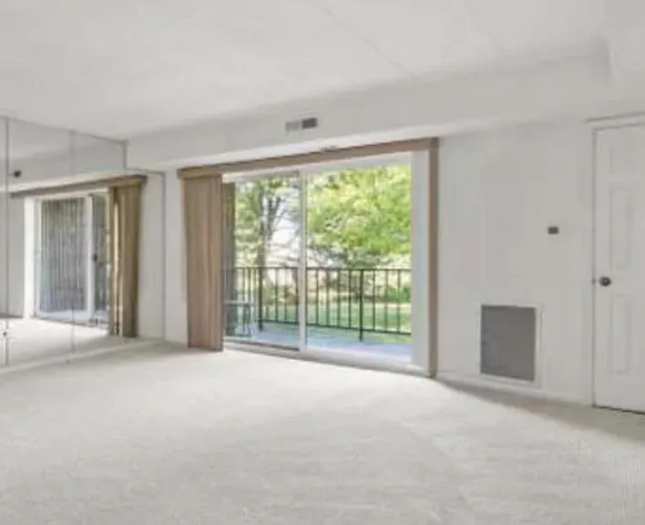 81 Oakridge Dr — Photo 2