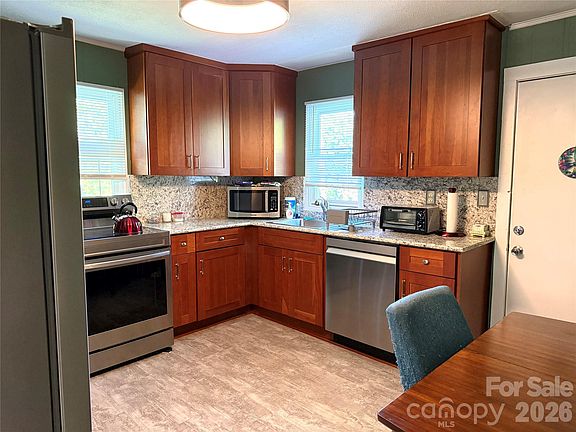 4th image of 703 Stage St NW
