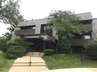 523 Timber Ridge Dr APT 104, Carol Stream, IL 60188