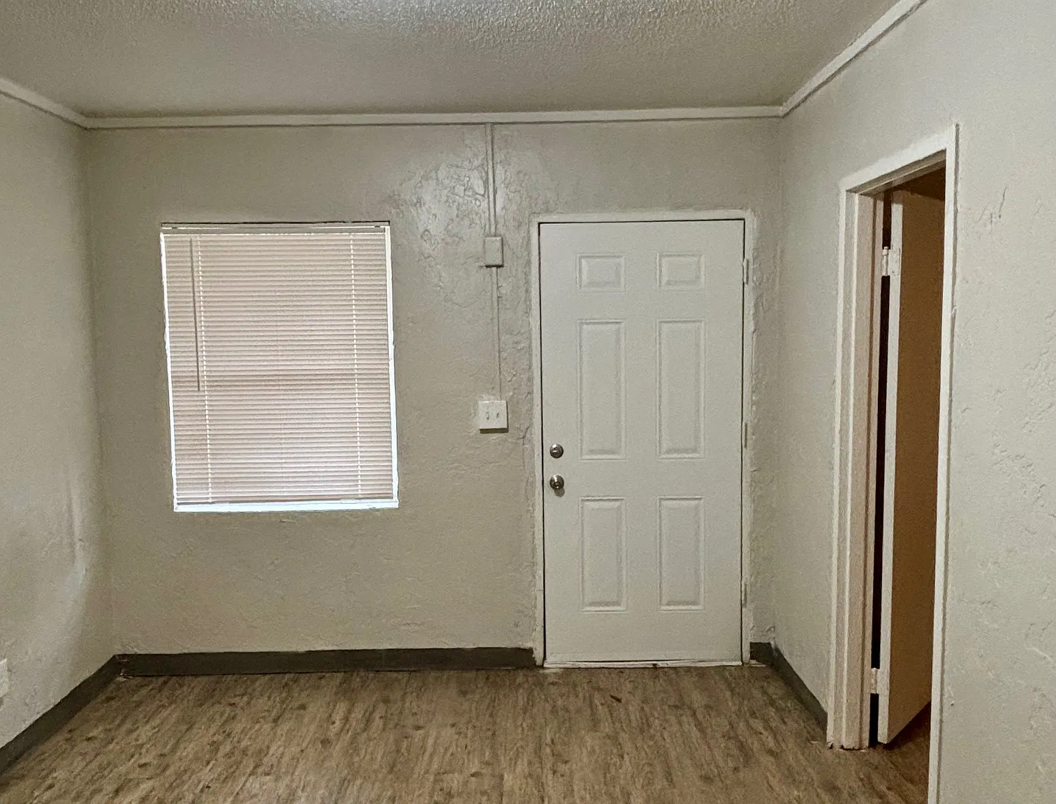 1 bed, 450 sqft, $1,000 — Photo 3