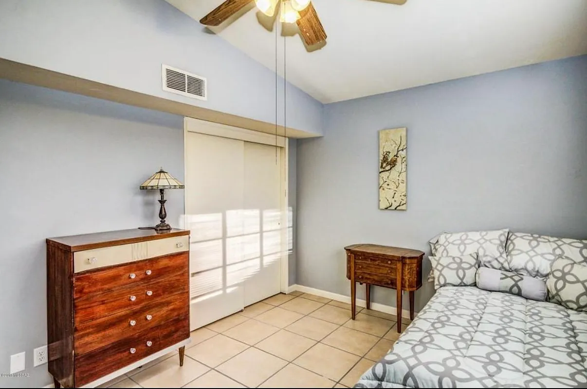 3 bed, 1054 sqft, $1,800 — Photo 1